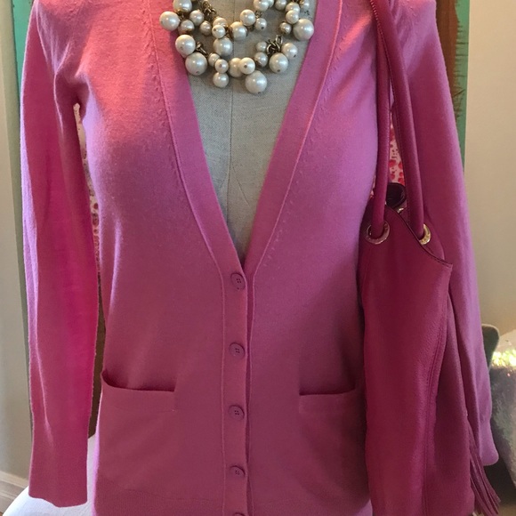 🌸🌸🌸 SOLD 🌸🌸🌸. J.Crew classic cardigan 100 % merino wool pink 🌸 - Picture 2 of 6